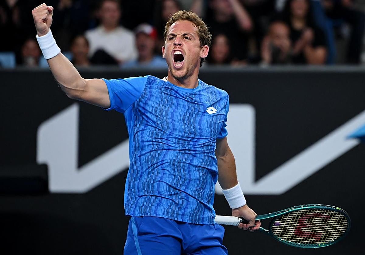 Roberto Carballés celebra su victoria sobre James Duckworth en el Open de Australia.