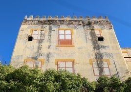 Fachada del Carmen de las Palmas, más conocido como 'La casa del miedo'.