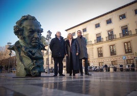 Estatua de Goya en el centro de Granada.