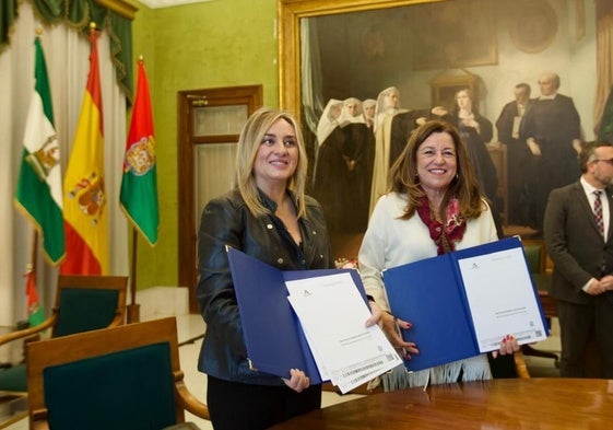 María del Carmen del Castillo y Marifrán Carazo hoy en el Ayuntamiento.