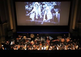 La OCG interpreta 'Blancanieves', de Pablo Berger, en el Teatro Isabel la Católica.