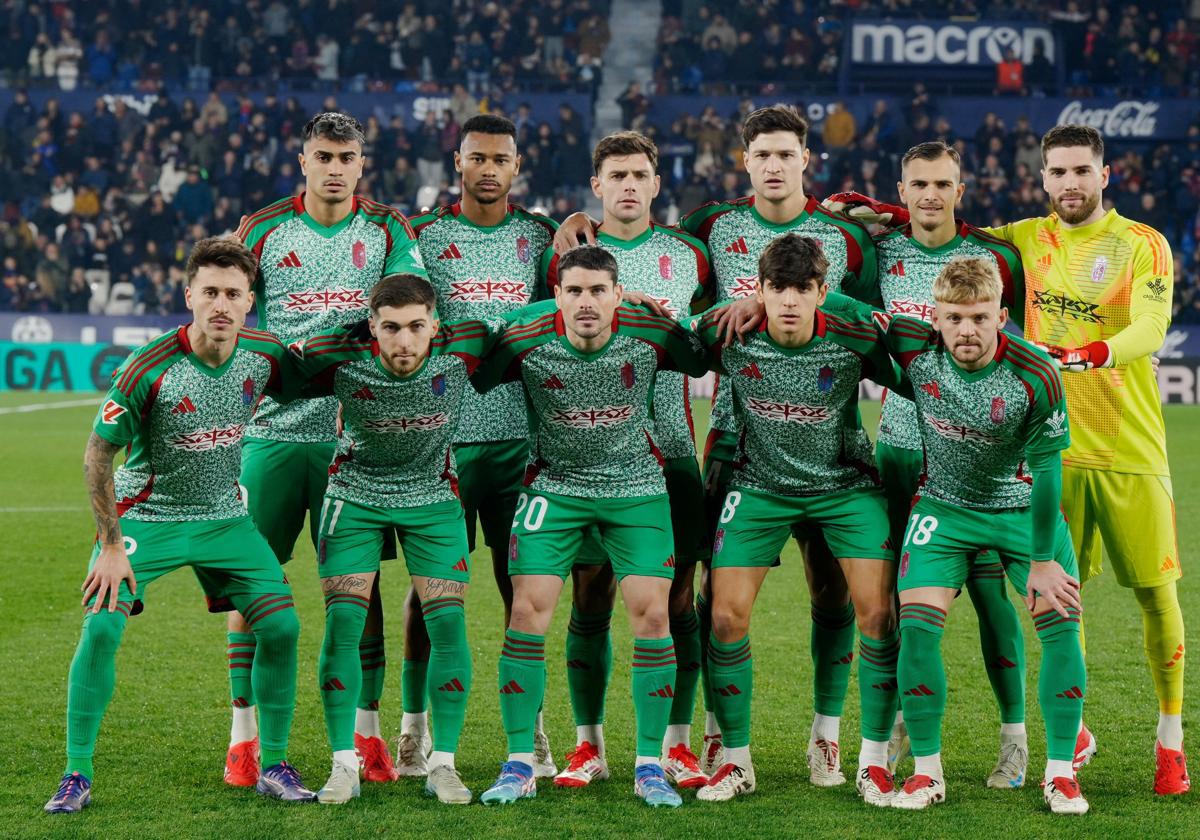 Los jugadores del Granada en Valencia.