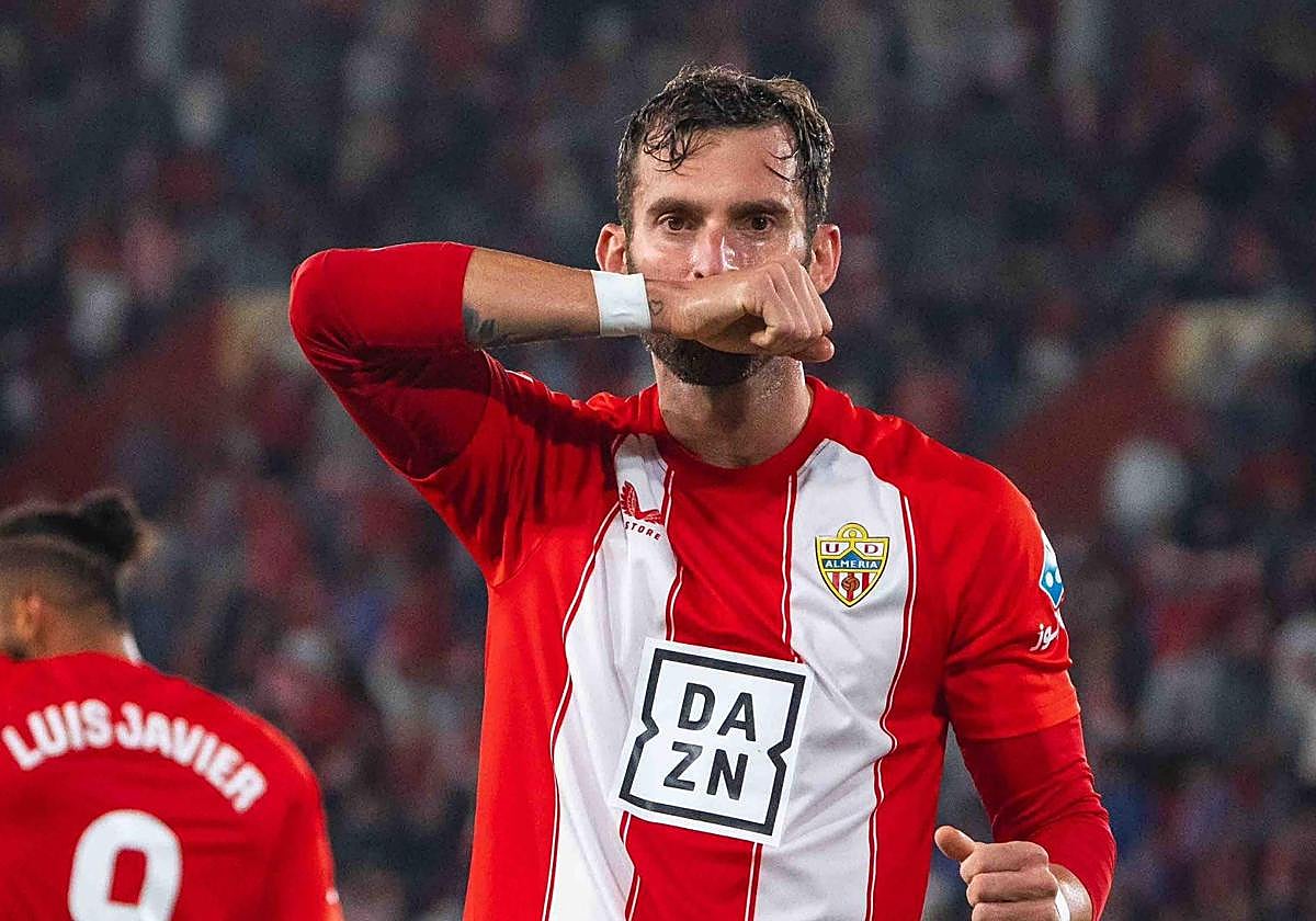 Leo Baptistao, segundo máximo goleador de la UDA, quiere seguir celebrando goles.