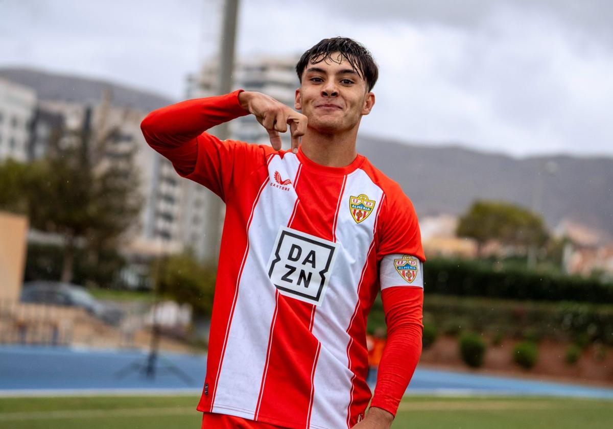 Joan Gázquez, con su octavo gol, hace que el Almería B se reencuentre con la victoria.