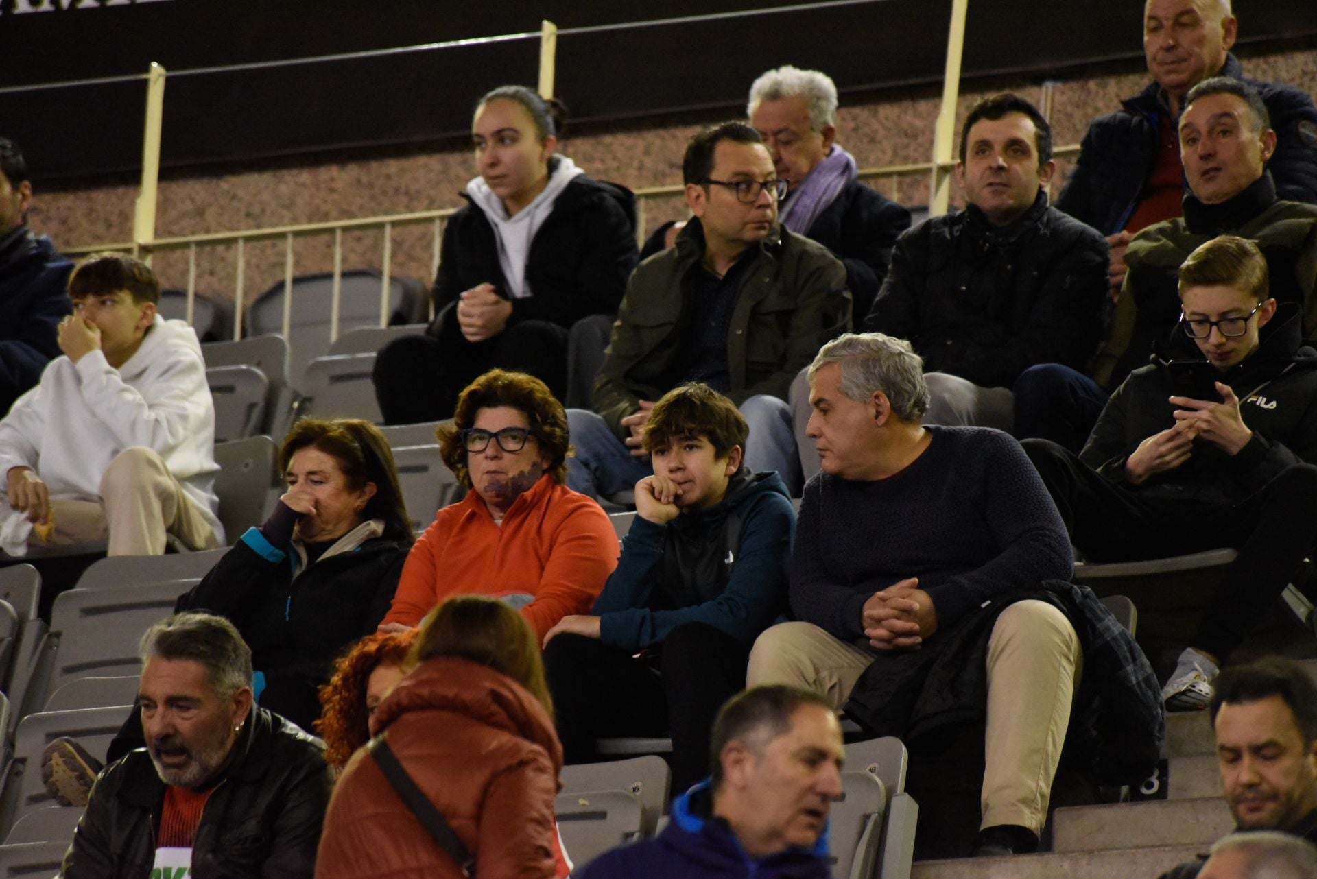 Encuéntrate en la grada del Palacio de Deportes en el Covirán-Zaragoza