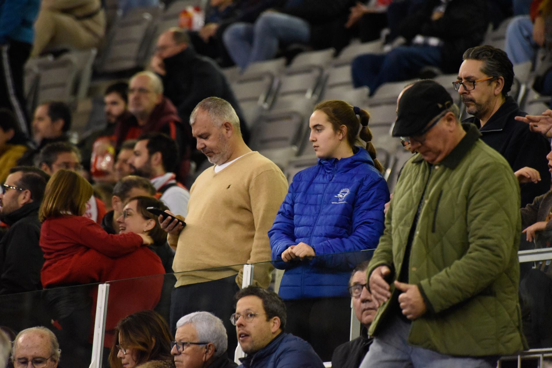 Encuéntrate en la grada del Palacio de Deportes en el Covirán-Zaragoza