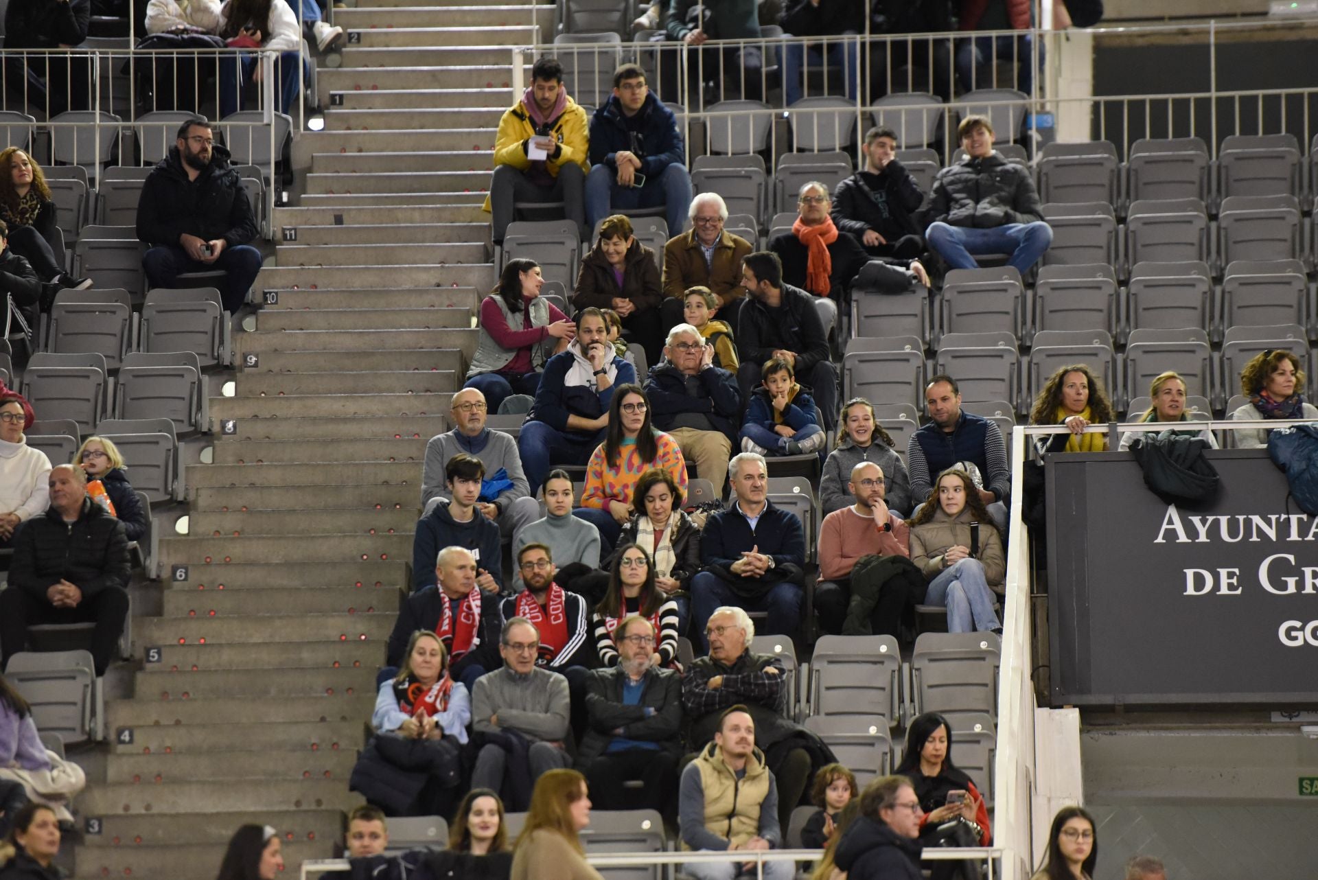 Encuéntrate en la grada del Palacio de Deportes en el Covirán-Zaragoza