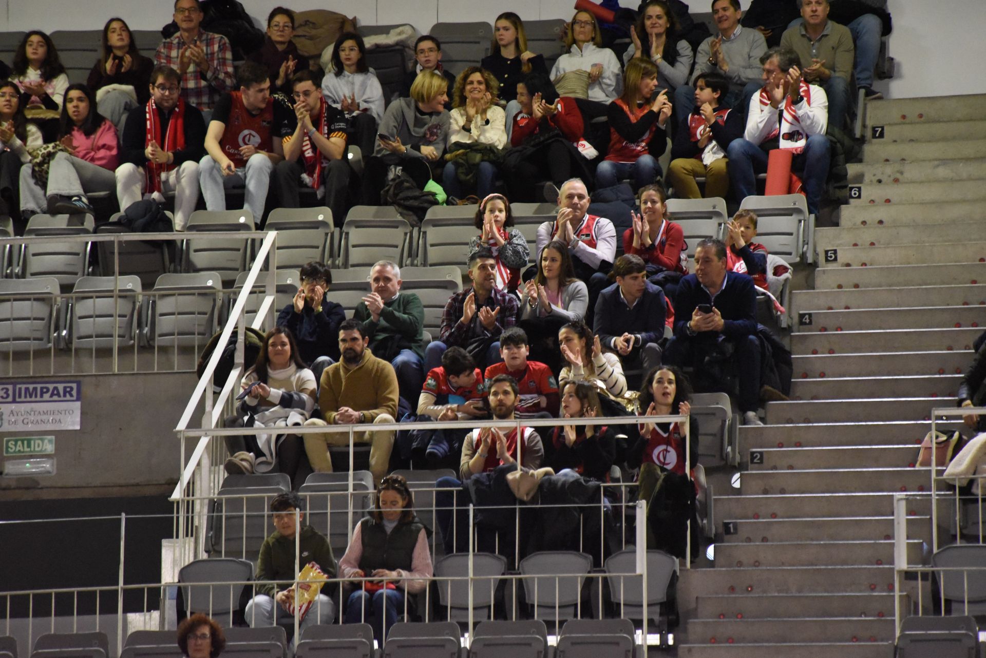 Encuéntrate en la grada del Palacio de Deportes en el Covirán-Zaragoza