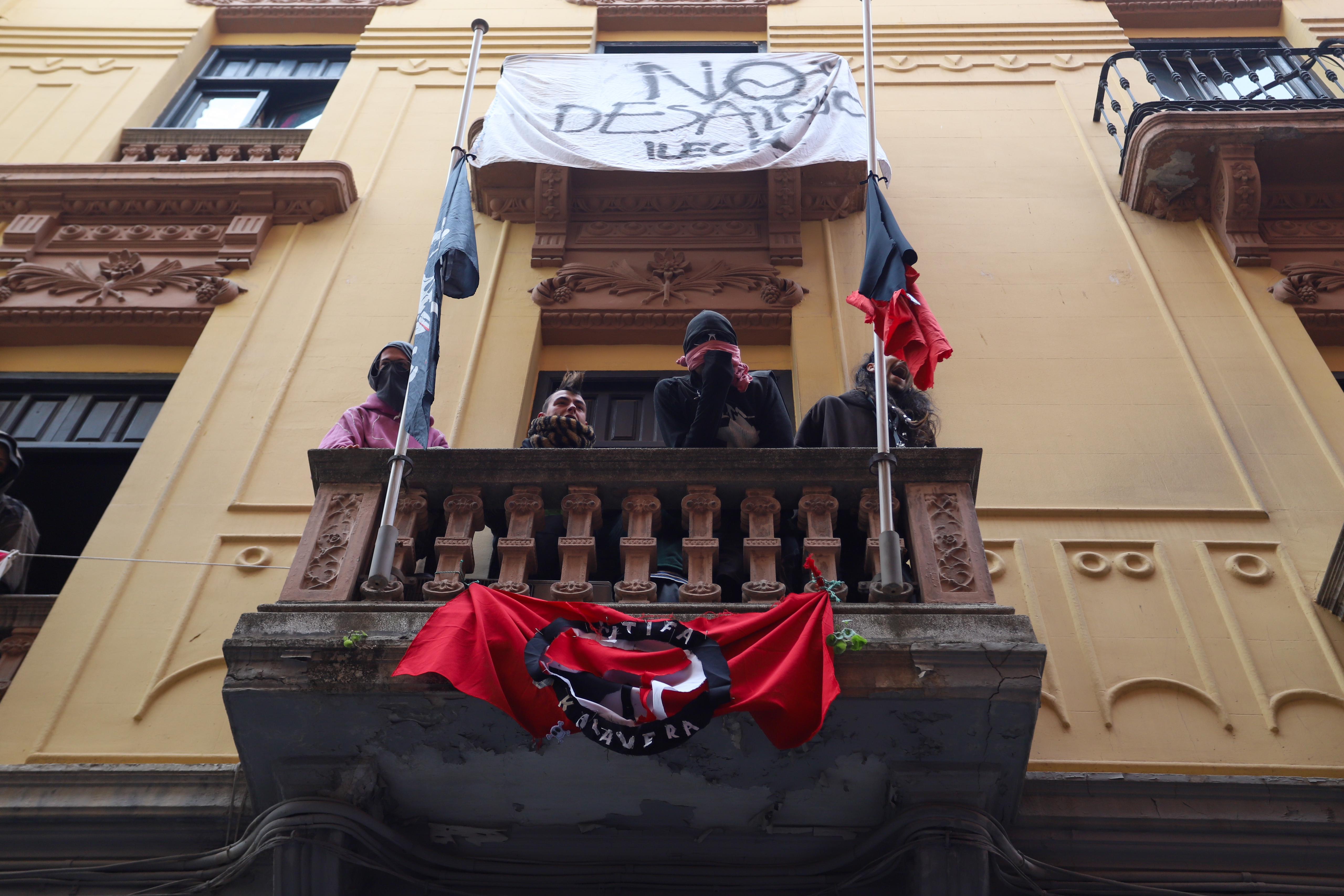 Las imágenes del edificio &#039;okupado&#039; en Granada