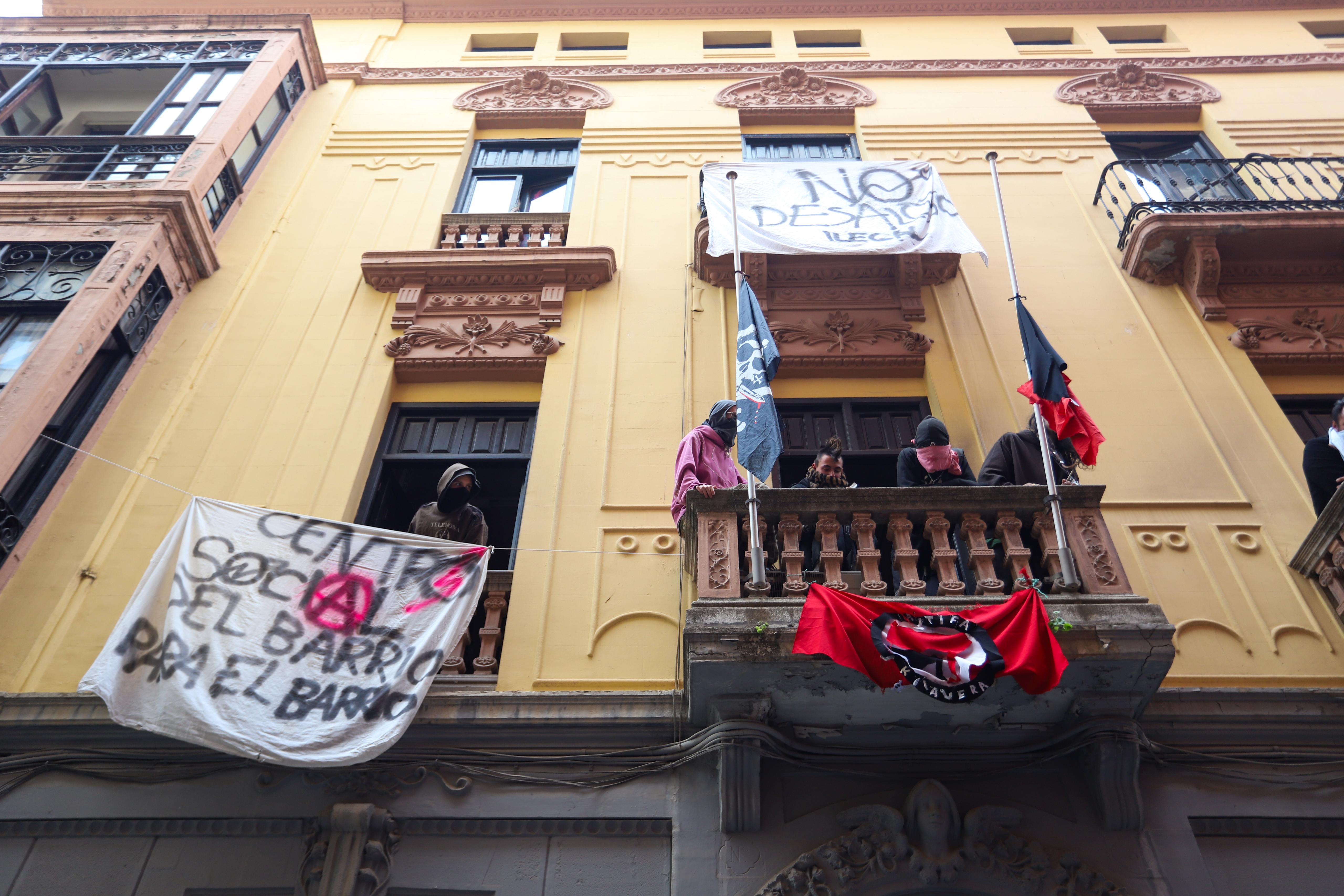 Las imágenes del edificio &#039;okupado&#039; en Granada