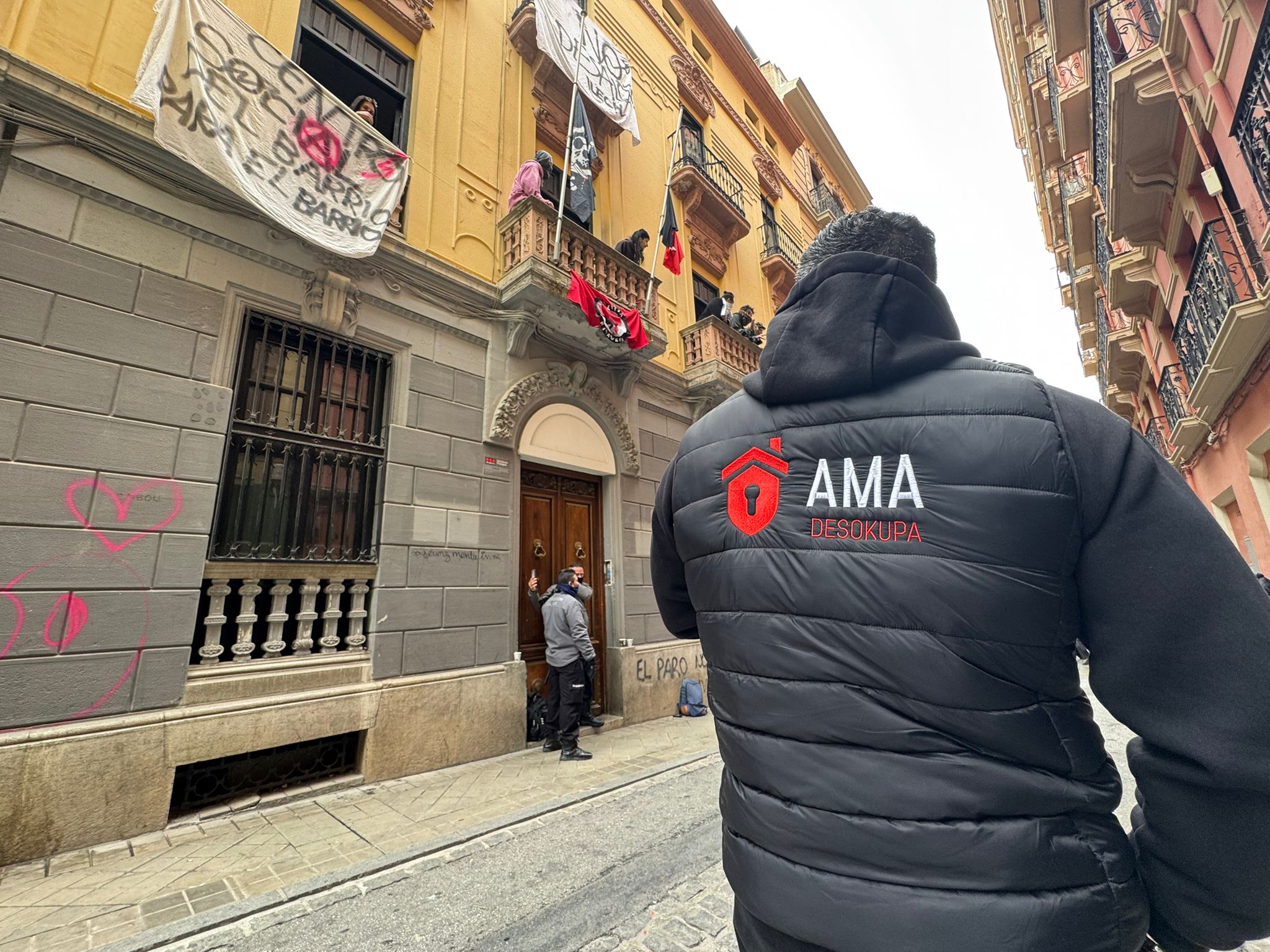 Las imágenes del edificio &#039;okupado&#039; en Granada