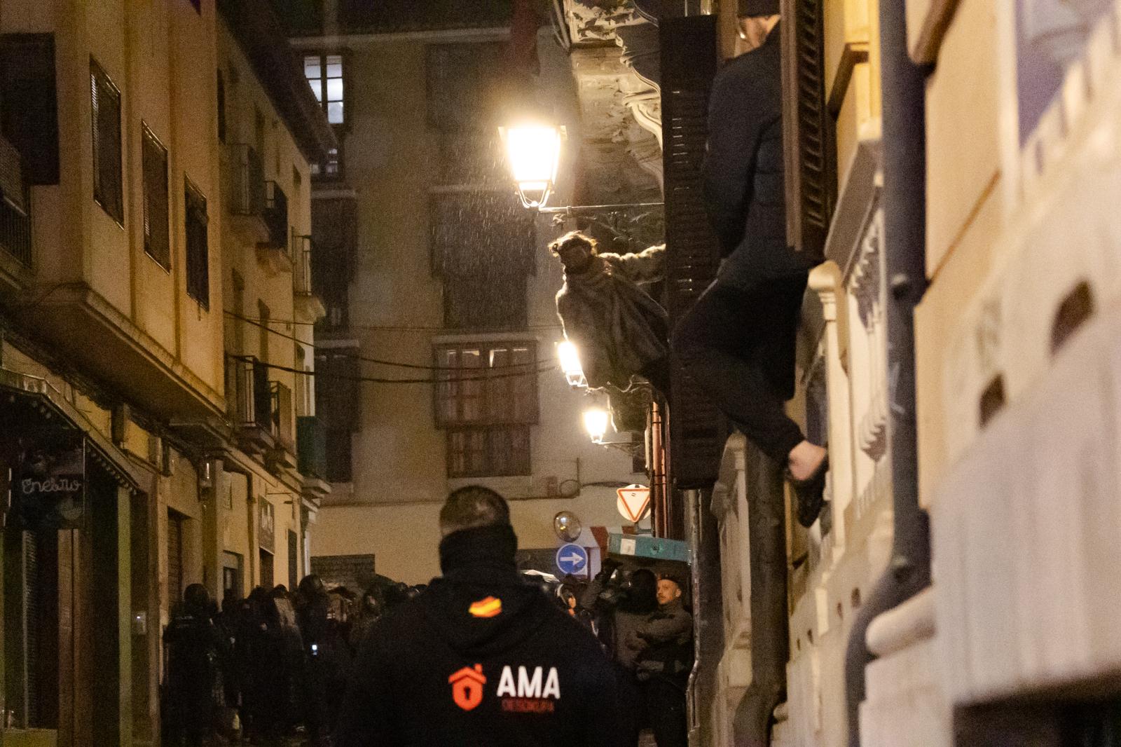 Las imágenes del edificio &#039;okupado&#039; en Granada