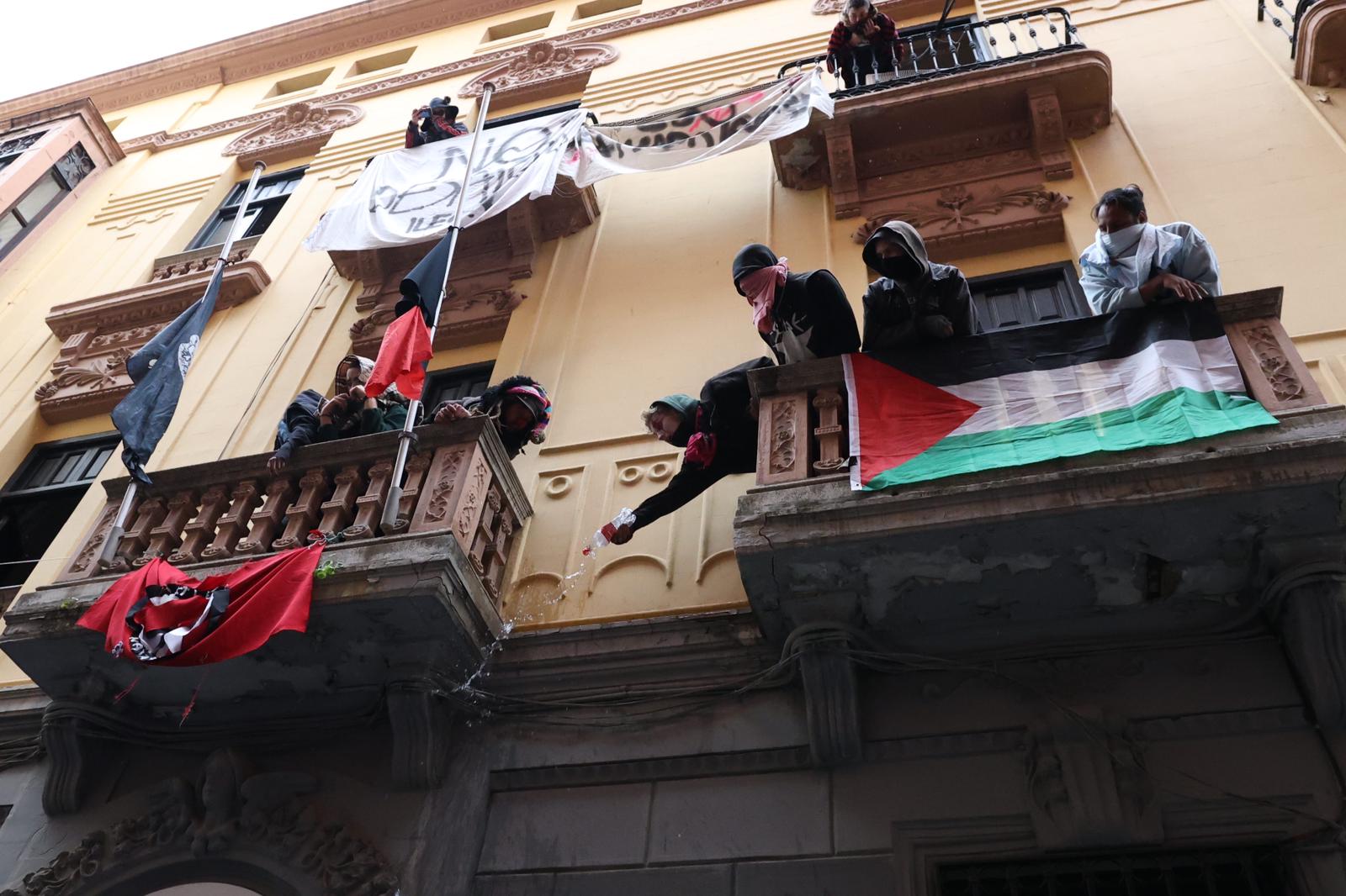 Las imágenes del edificio &#039;okupado&#039; en Granada