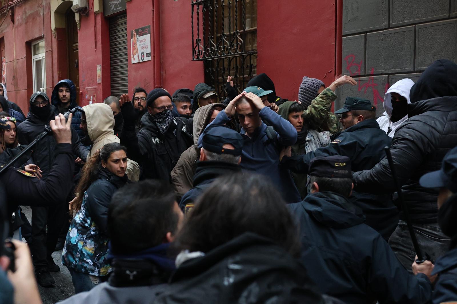 Las imágenes del edificio &#039;okupado&#039; en Granada