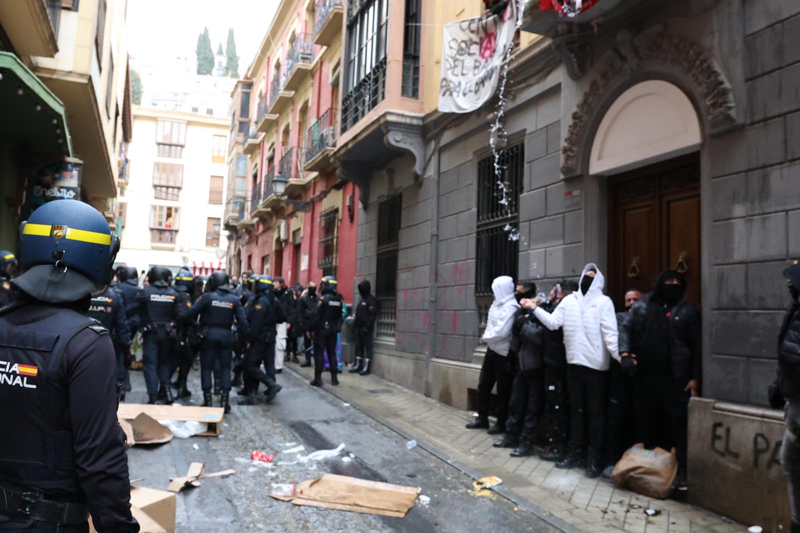 Las imágenes del edificio &#039;okupado&#039; en Granada