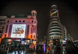 La imagen de 'Costa de Almería' se exhibe en las pantallas del Cine Callao