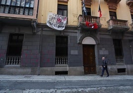 Entrada del edificio okupado