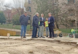 Cristóbal Martínez, Julio Millán y Javier Padorno durante la visita a las obras que se realizan en El Valle.