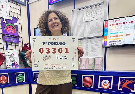 Desde la administración del Camino de Ronda, el Estanco La Ribera, su dueña, Pilar Sevilla, cuenta que el agraciado con estos 30.000 euros es un cliente habitual.