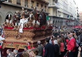 Un paso en la carrera oficial a la altura de Ganivet.