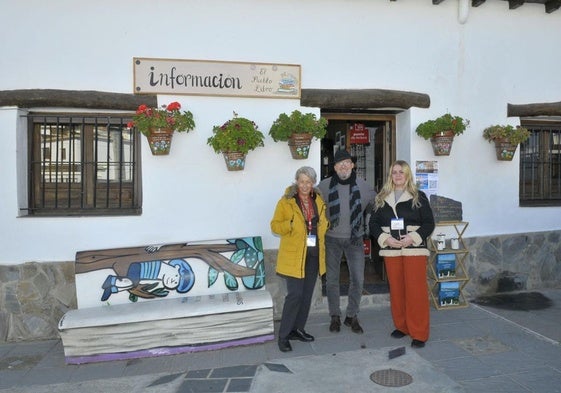 El 'Pueblo Libro' de Granada abre una Oficina de Información por el aluvión de turistas