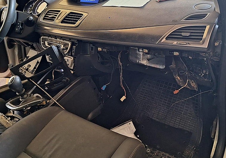 Pillados intentando cruzar en barco a Almería con más de 181 tabletas de hachís