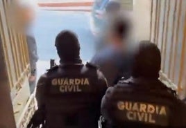 Momento de la detención en Pinos Puente del principal acusado del asesinato de Girona, el pasado septiembre.