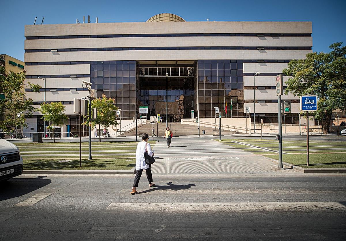 Fachada del juzgado de La Caleta.