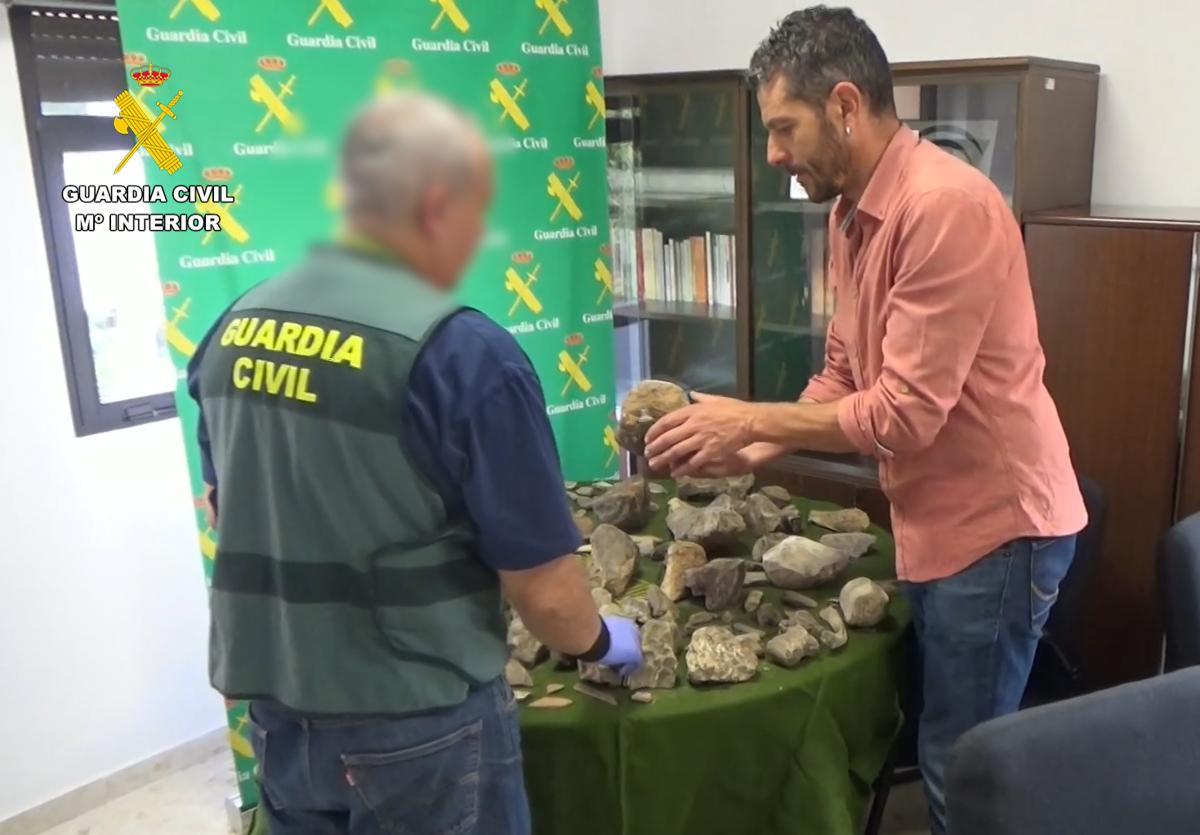 Recuperados más de 100 restos de mamuts expoliados de un yacimiento en Granada