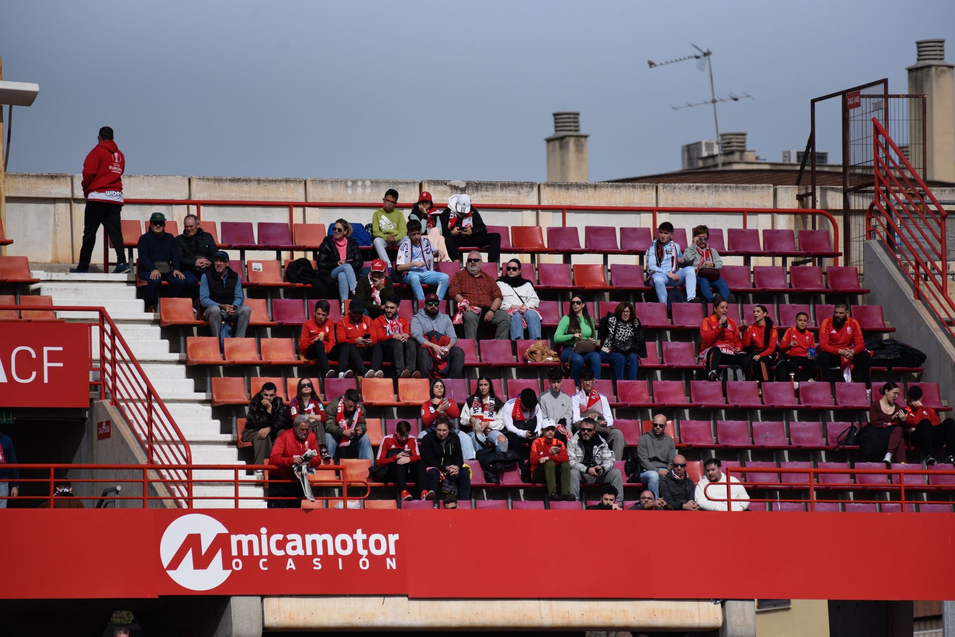 Encuéntrate en la granada de Los Cármenes en el Granada - Sporting