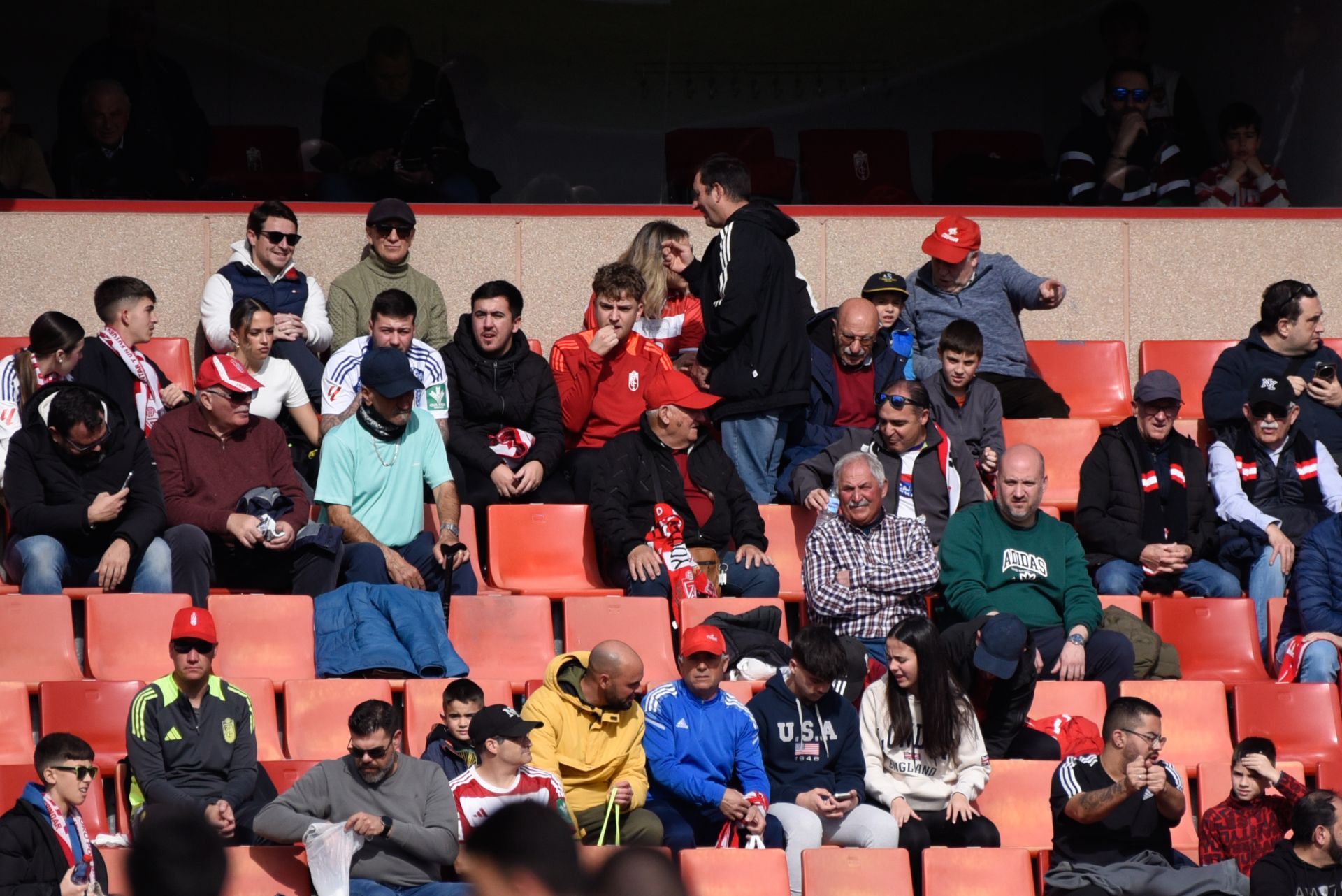 Encuéntrate en la granada de Los Cármenes en el Granada - Sporting