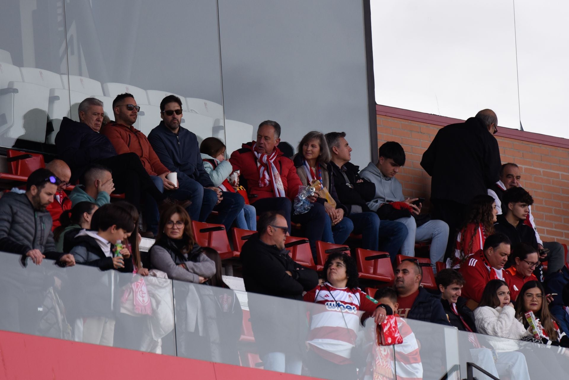 Encuéntrate en la granada de Los Cármenes en el Granada - Sporting