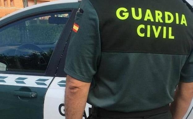 Tres detenidos en Pinos Puente tras interceptarlos con un coche robado