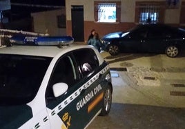 La Guardia Civil en Beas, tras los robos del pasado viernes.