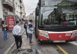 El descuento del billete de autobús en Granada regresa desde este jueves