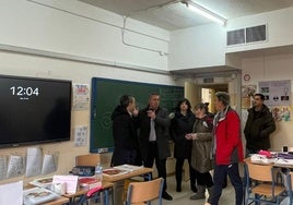 Visita al colegio Agustín Serrano de Haro tras la denuncia por goteras en el centro.