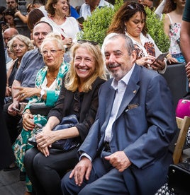 Encarna Ximénez y Ramón Burgos, en la procesión de la Virgen de las Angustias de 2022.