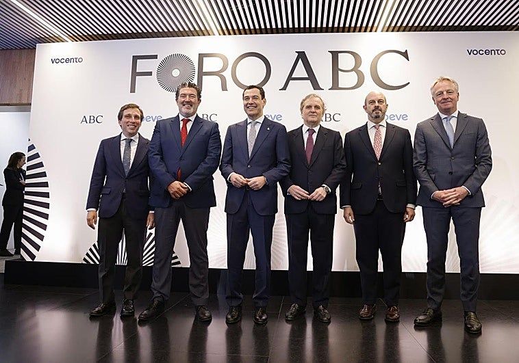 El presidente de la Junta de Andalucía, Juanma Moreno participa en el Foro ABC.