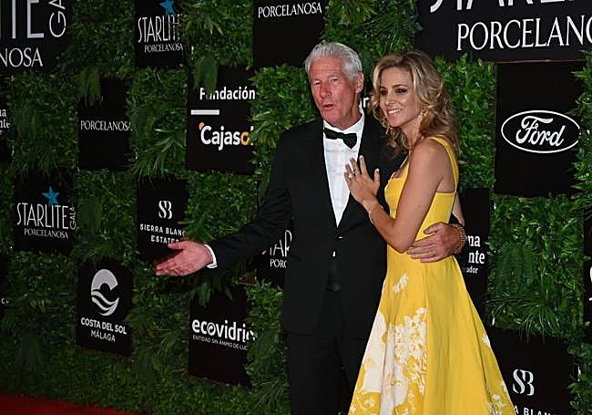 Richard Gere, con su esposa Alejandra Silva.