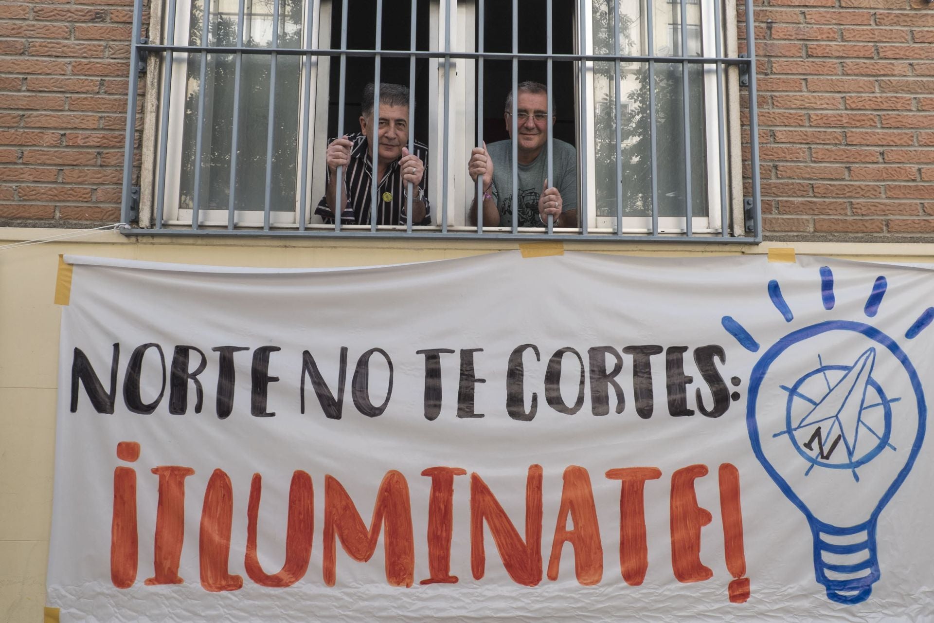 Encierro de Manuel Martín y Mario Picazo para denuncias los cortes de luz en Norte