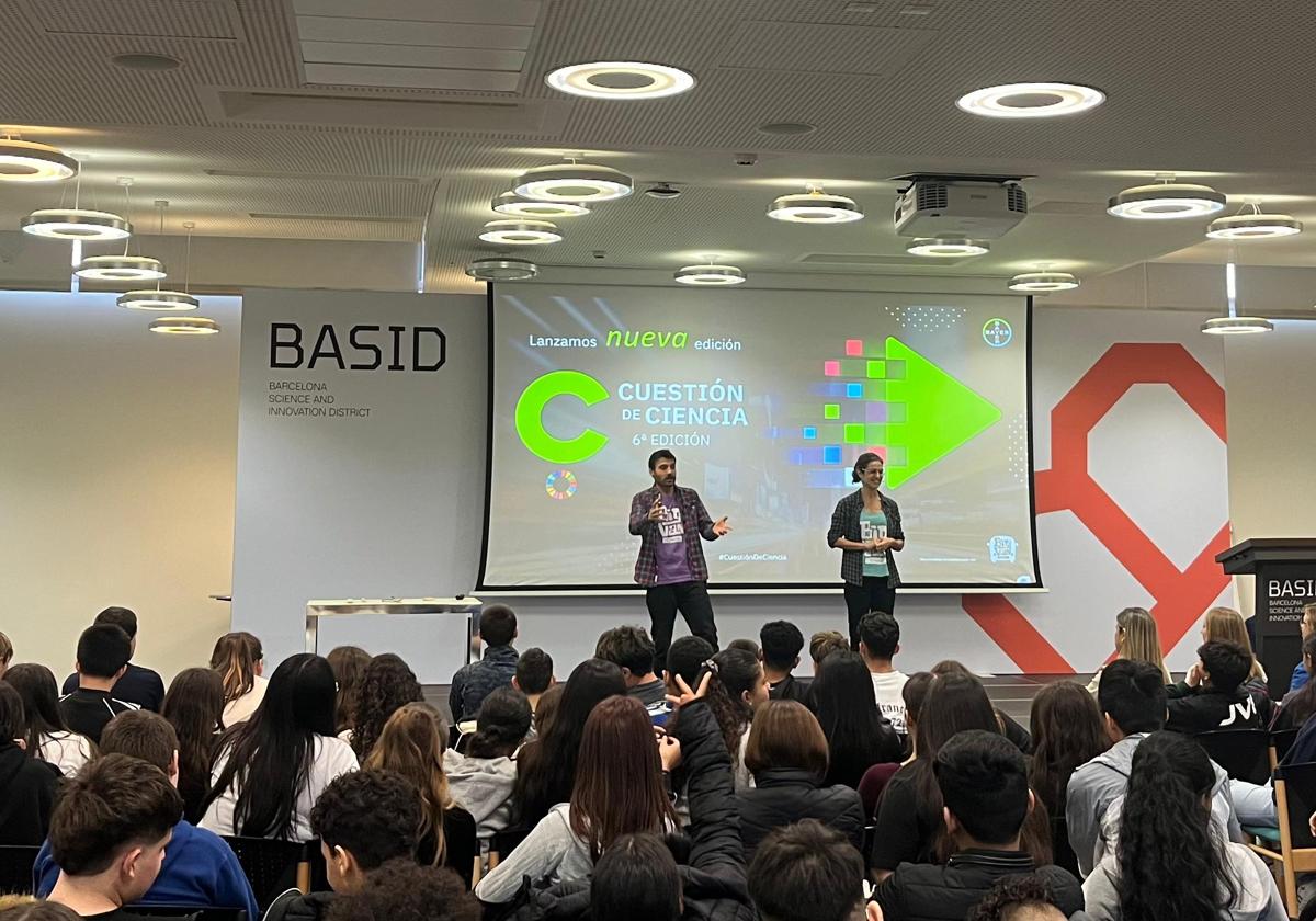 Cuatro alumnos almerienses entre los cinco finalistas de 'Cuestión de Ciencia'
