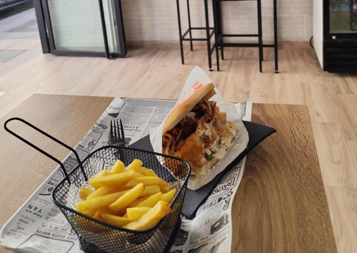 Imagen secundaria 1 - Un nuevo restaurante en Granada perfecto en Google para &#039;comerte Grecia&#039;: «Es increíble»