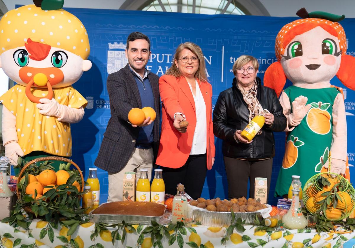 Una fuente de zumo y un cítrico gigante de ganchillo para celebrar el Día de la Naranja de Gádor, este domingo