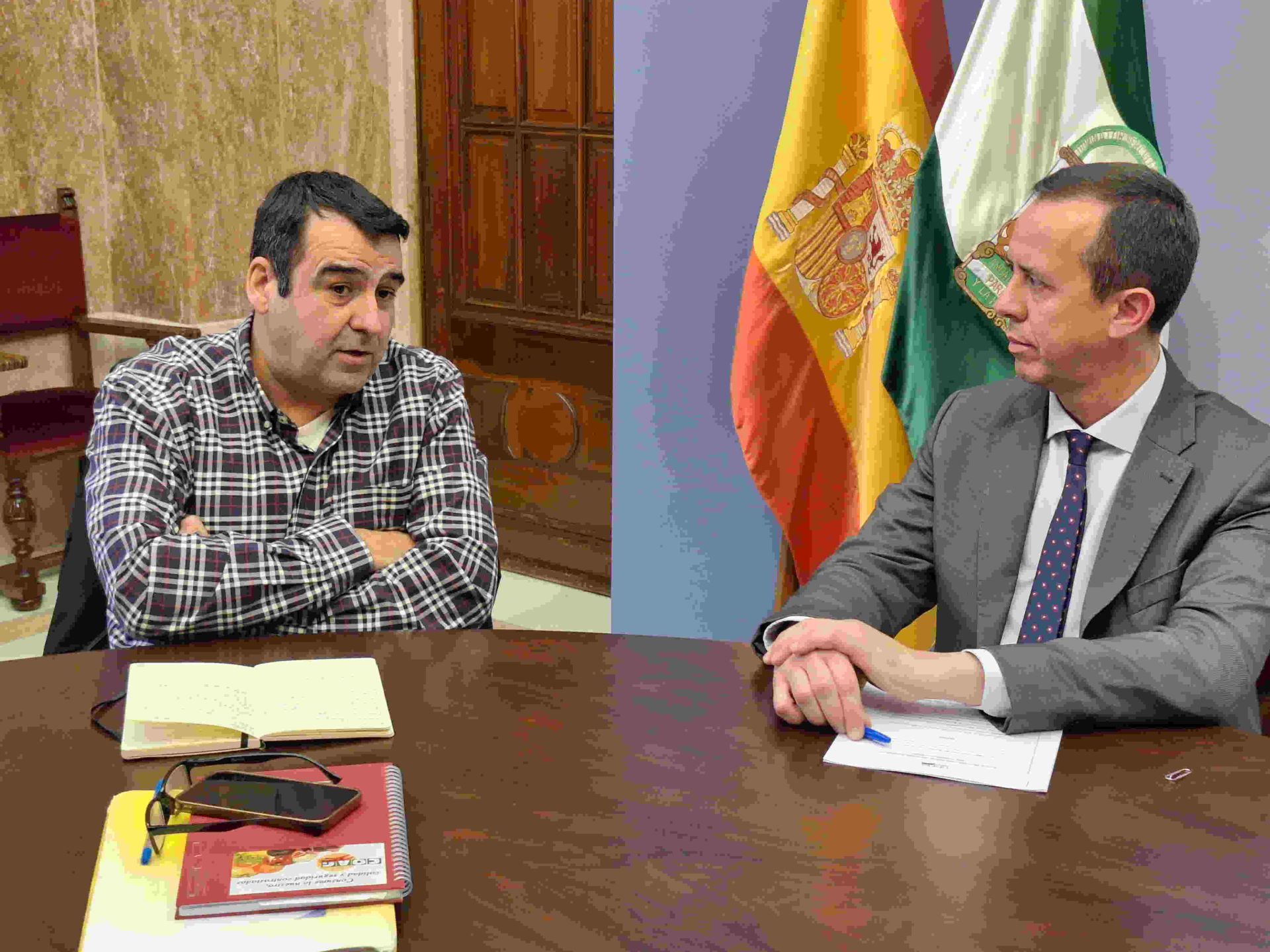 Andrés Góngora, de COAG, con el subdelegado del Gobierno en Almería.