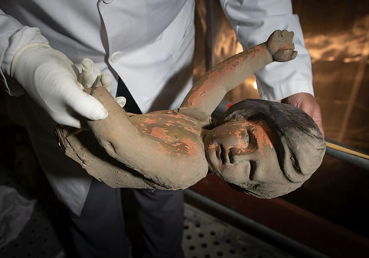 Imagen principal - El retablo de la Virgen de la Antigua es uno de los más bellos de la Catedral de Granada. 