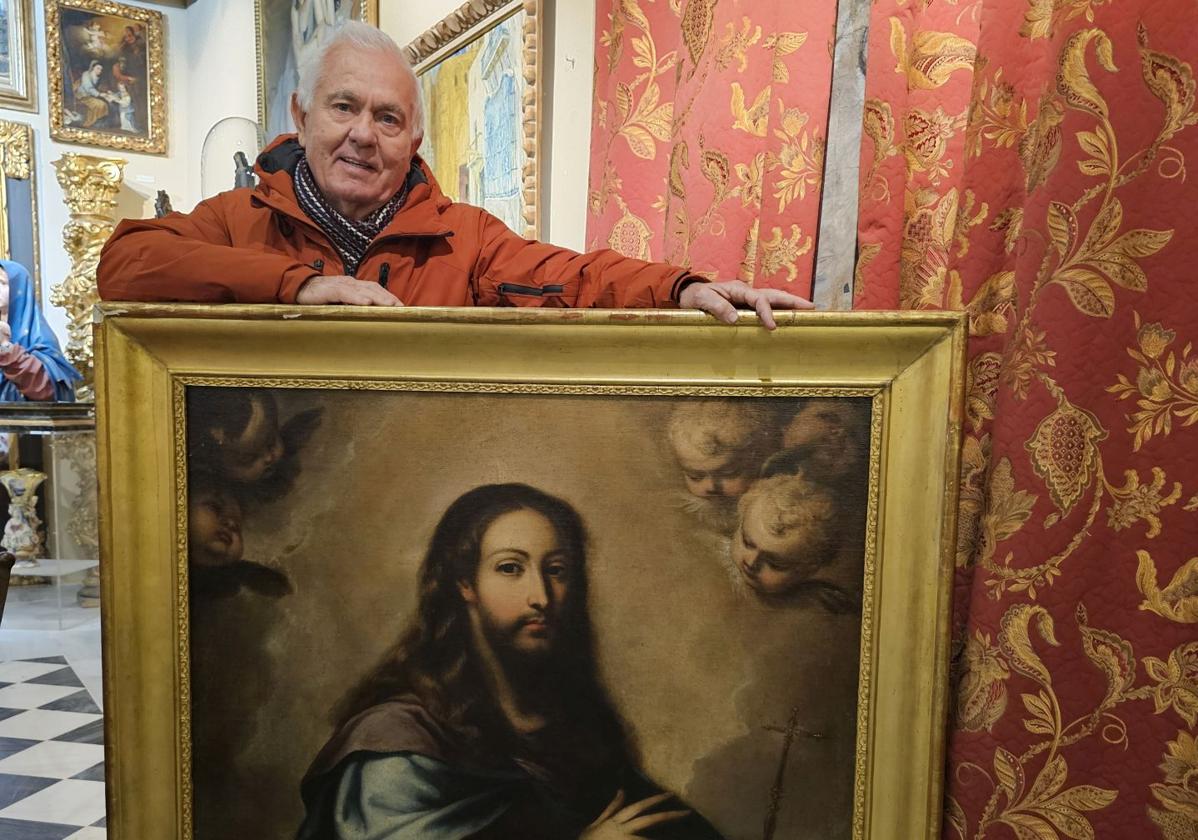 Juan Manuel Segura, con el bellísimo 'Salvator Mundi' de Pedro Atanasio Bocanegra.