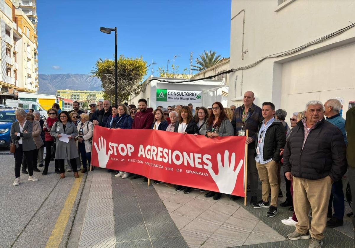 Concentración a las puertas del consultorio.