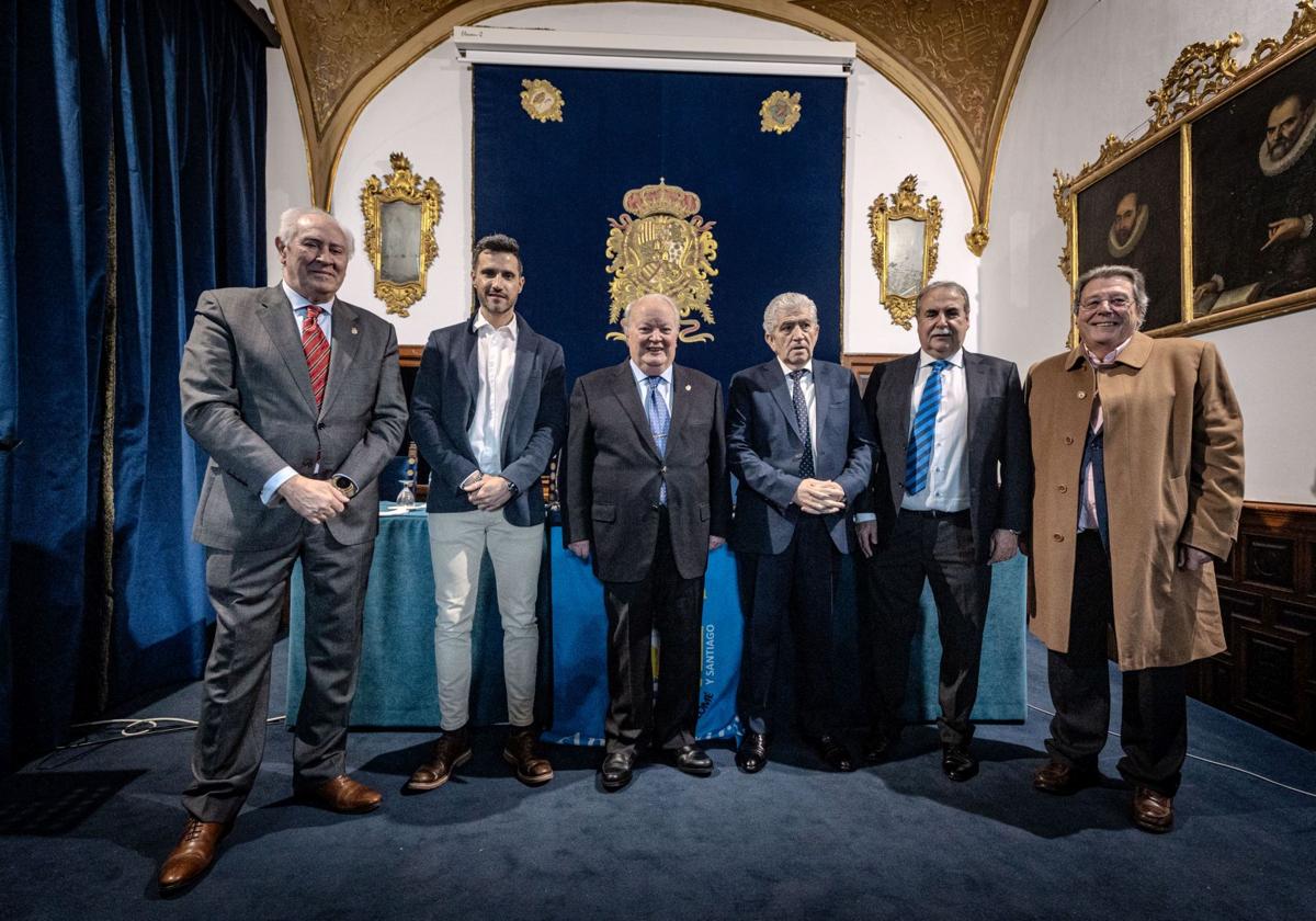 Los participantes en la mesa redonda del Club de la Constitución.