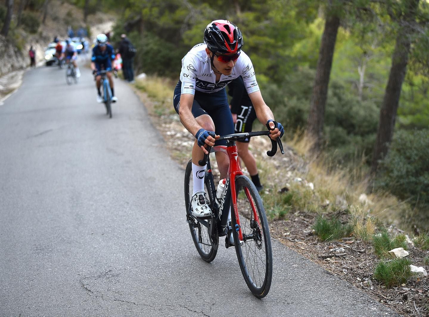 Carlos Rodríguez avanza al quinto puesto en la general de la Vuelta a Valencia a falta de dos etapas.