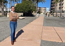 Nuevas pasarelas en la playa de Almuñécar.